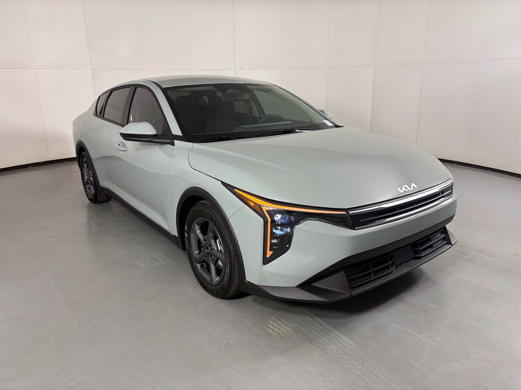 New 2026 Kia K4 FWD image 2