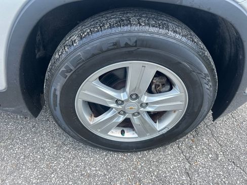 Used 2018 Chevrolet Trax LT w/ LT Convenience Package FWD image 19