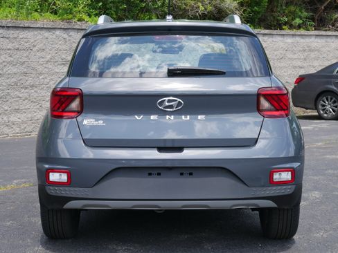 Used 2025 Hyundai Venue SEL FWD image 5