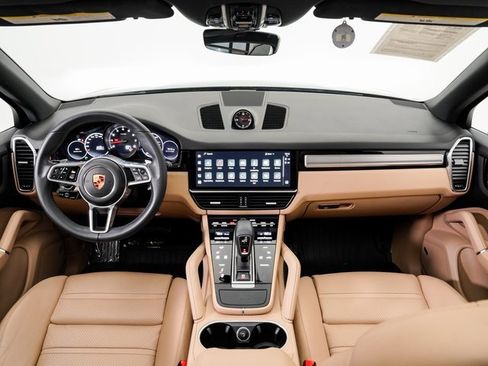 Used 2023 Porsche Cayenne Platinum Edition image 23