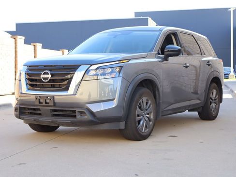 Used 2025 Nissan Pathfinder S FWD image 2