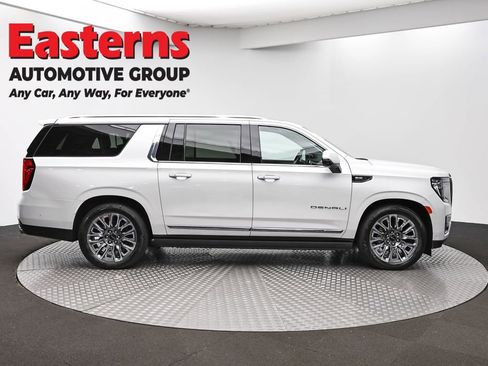 Used 2023 GMC Yukon XL Denali Ultimate w/ LPO, Floor Liner Package AWD/4WD image 4