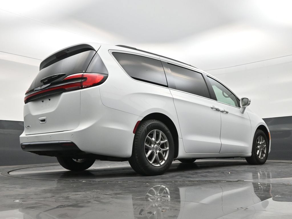 Used 2021 Chrysler Pacifica Touring FWD image 23