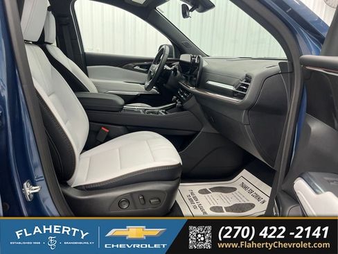 Used 2025 Chevrolet Traverse High Country FWD image 15
