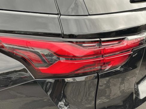 Used 2022 Chevrolet Traverse LT w/ LPO, Floor Liner Package image 6