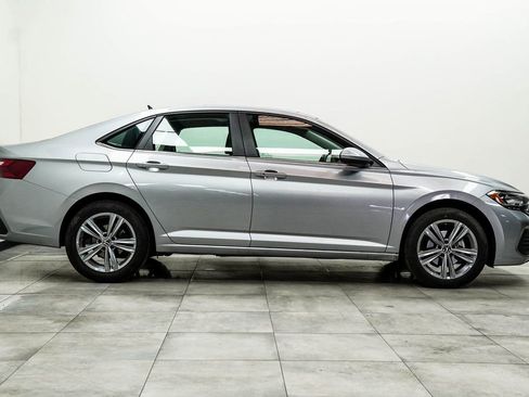 Used 2024 Volkswagen Jetta SE image 10