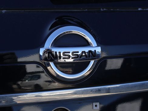 Used 2017 Nissan Rogue SV image 15