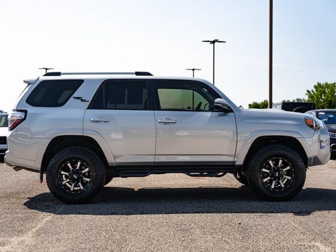Used 2018 Toyota 4Runner TRD Off-Road Premium AWD/4WD image 8