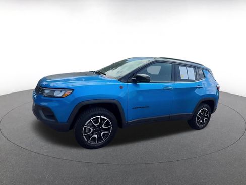 Used 2025 Jeep Compass Trailhawk w/ Trailer Tow Group AWD/4WD image 8