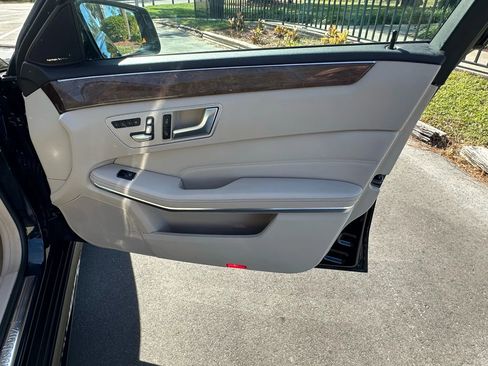 Used 2014 Mercedes-Benz E 350 Sedan image 27