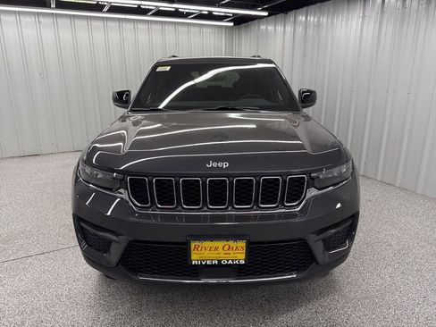 Used 2025 Jeep Grand Cherokee Laredo X image 2