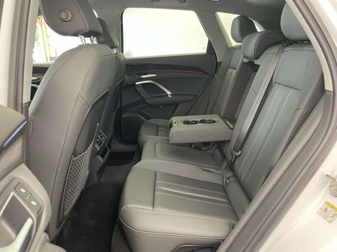 Certified 2025 Audi Q5 Premium w/ Convenience Package AWD/4WD image 18