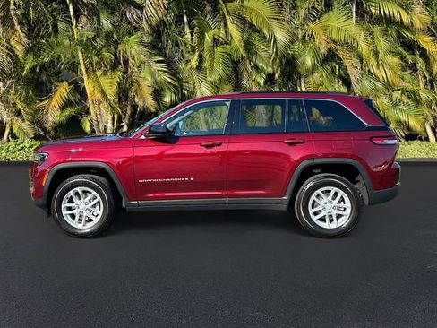 New 2025 Jeep Grand Cherokee Laredo image 2
