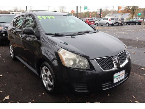 Used 2010 Pontiac Vibe w/ Sun And Sound Package image 4