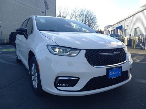 New 2026 Chrysler Pacifica Select image 16