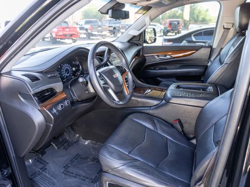 Used 2017 Cadillac Escalade Luxury image 31