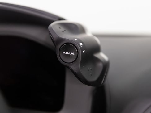 Used 2025 McLaren Artura Spider image 37