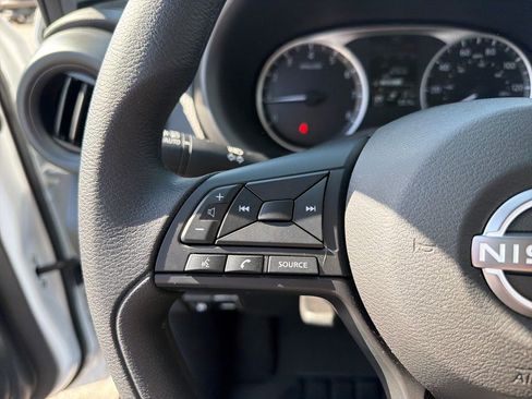 Certified 2025 Nissan Kicks Play S image 27
