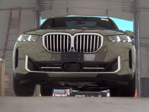 Used 2026 BMW X5 xDrive40i w/ Executive Package AWD/4WD image 3
