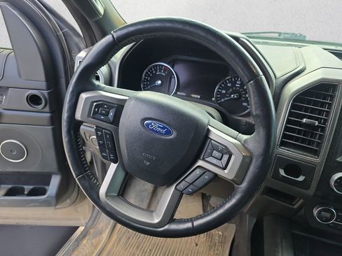 Used 2021 Ford Expedition XLT image 12