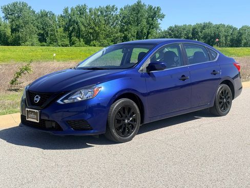 Used 2018 Nissan Sentra SV FWD image 1