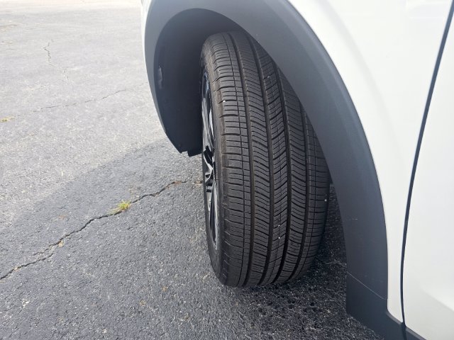 Used 2023 Chevrolet Bolt EUV Premier w/ Super Cruise Package FWD image 11