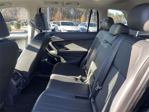 Used 2022 Volkswagen Tiguan SE image 24