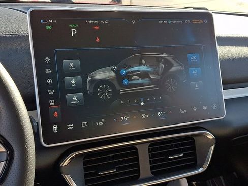 Used 2023 VinFast VF 8 Plus image 19