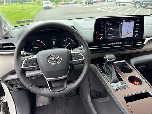 Used 2021 Toyota Sienna XLE w/ XLE Plus Package AWD/4WD image 20