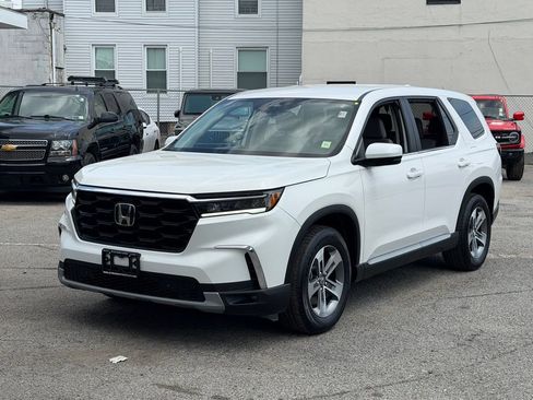 Used 2025 Honda Pilot EX-L image 3