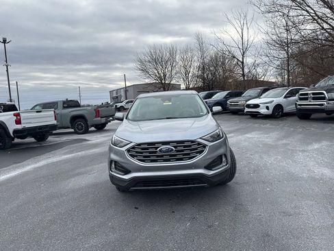 Used 2022 Ford Edge Titanium image 2