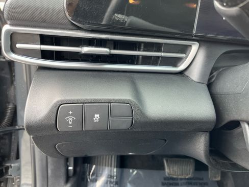 Used 2025 Hyundai Elantra SEL FWD image 13