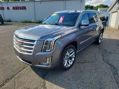 Used 2018 Cadillac Escalade ESV Platinum AWD/4WD image 4