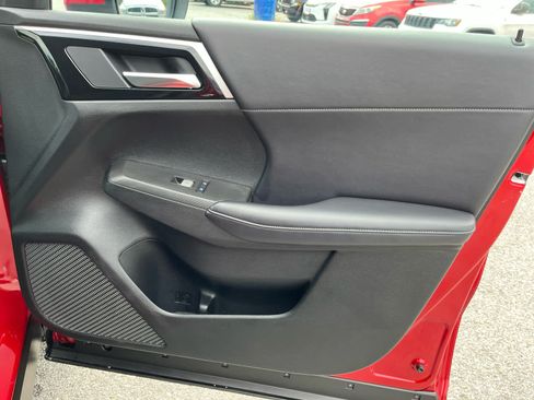 Used 2024 Mitsubishi Outlander SE AWD/4WD image 36
