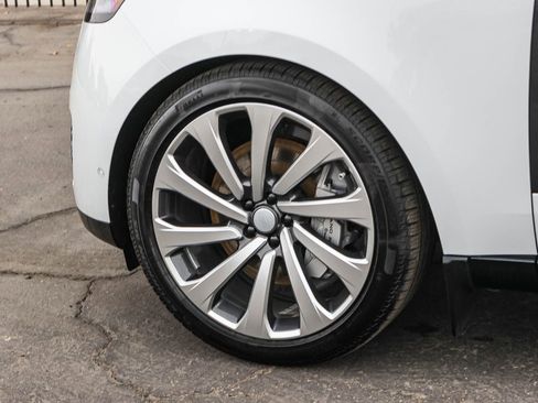 New 2025 Land Rover Range Rover SE image 9