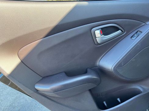 Used 2012 Hyundai Tucson Limited image 13