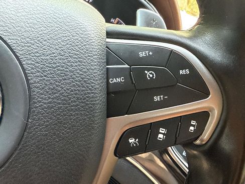 Used 2020 Jeep Grand Cherokee Overland image 24