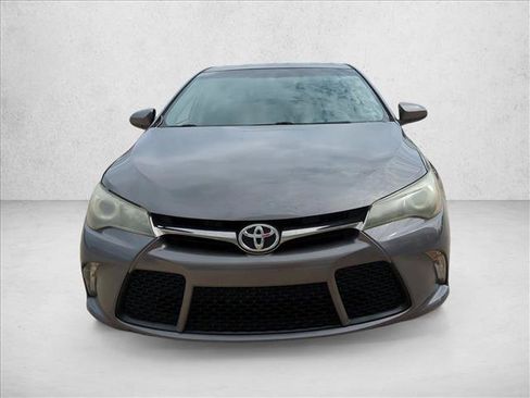 Used 2016 Toyota Camry SE w/ Moonroof Package FWD image 2