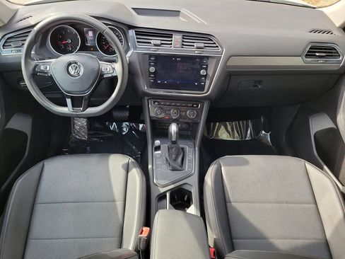 Used 2020 Volkswagen Tiguan SE image 15