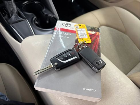 Used 2018 Toyota Camry LE FWD image 39