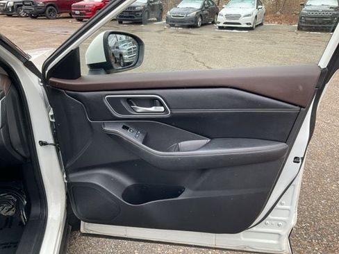 Used 2021 Nissan Rogue SL w/ Premium Package image 21