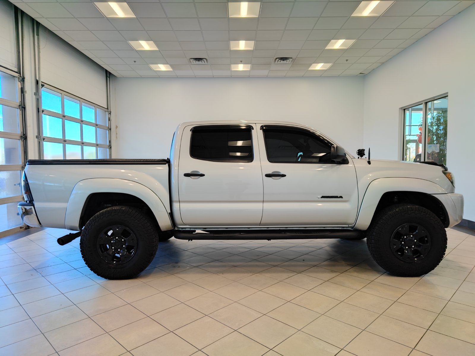 Used 2011 Toyota Tacoma 4x4 Double Cab w/ SR5 Pkg #2 image 2