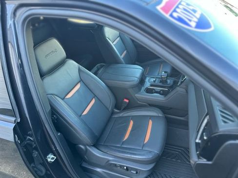 Used 2025 GMC Sierra 1500 AT4 w/ AT4 Premium Package AWD/4WD image 28