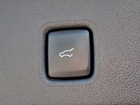 Used 2020 Ford Escape Titanium image 29