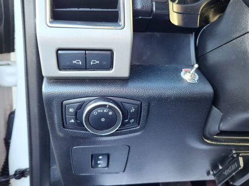 Used 2017 Ford F150 Lariat w/ Equipment Group 502A Luxury AWD/4WD image 11