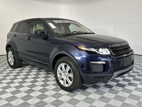 Used 2019 Land Rover Range Rover Evoque SE AWD/4WD image 2