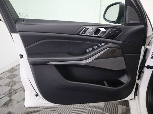Used 2023 BMW X7 xDrive40i w/ Premium Package image 26