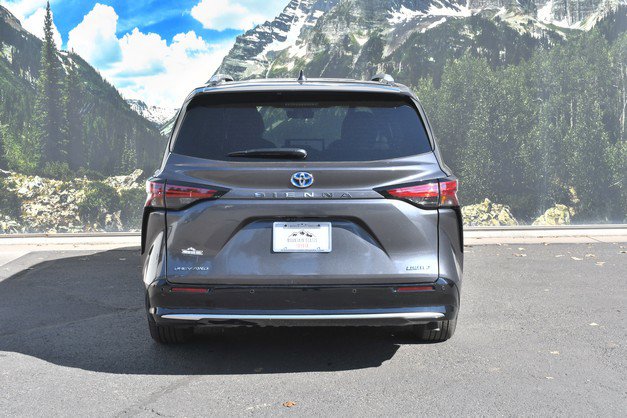 Used 2025 Toyota Sienna Limited AWD/4WD image 10