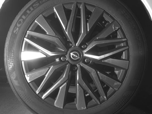 Used 2025 Nissan Altima 2.5 SV FWD image 15