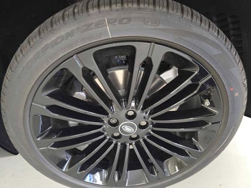 New 2026 Land Rover Range Rover Velar Dynamic SE image 9